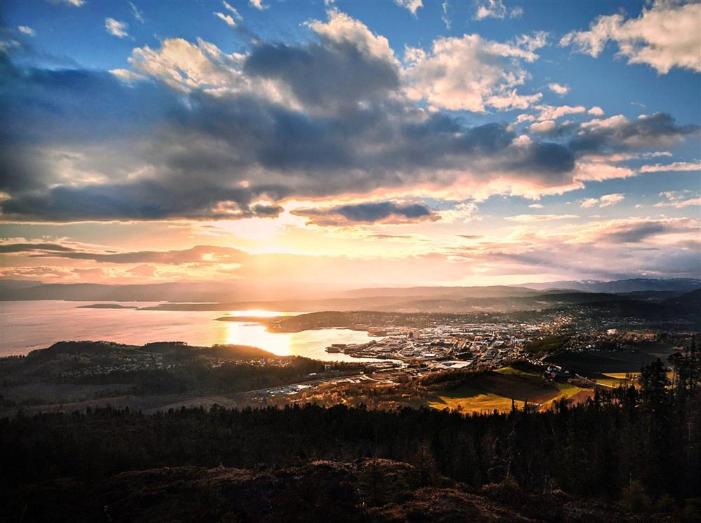 Steinkjer om kvelden - Klikk for stort bilde