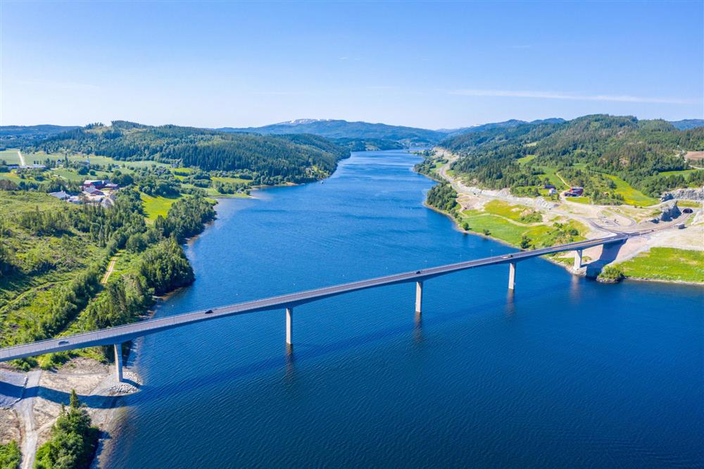 Beitstadsundbrua - Klikk for stort bilde