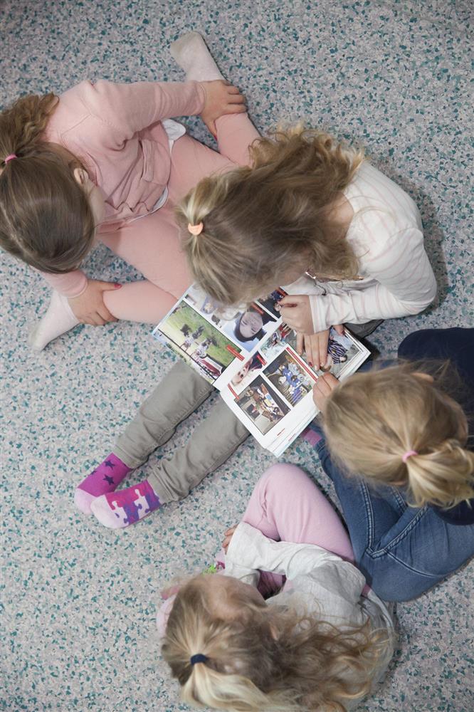 Skolebarne - Klikk for stort bilde