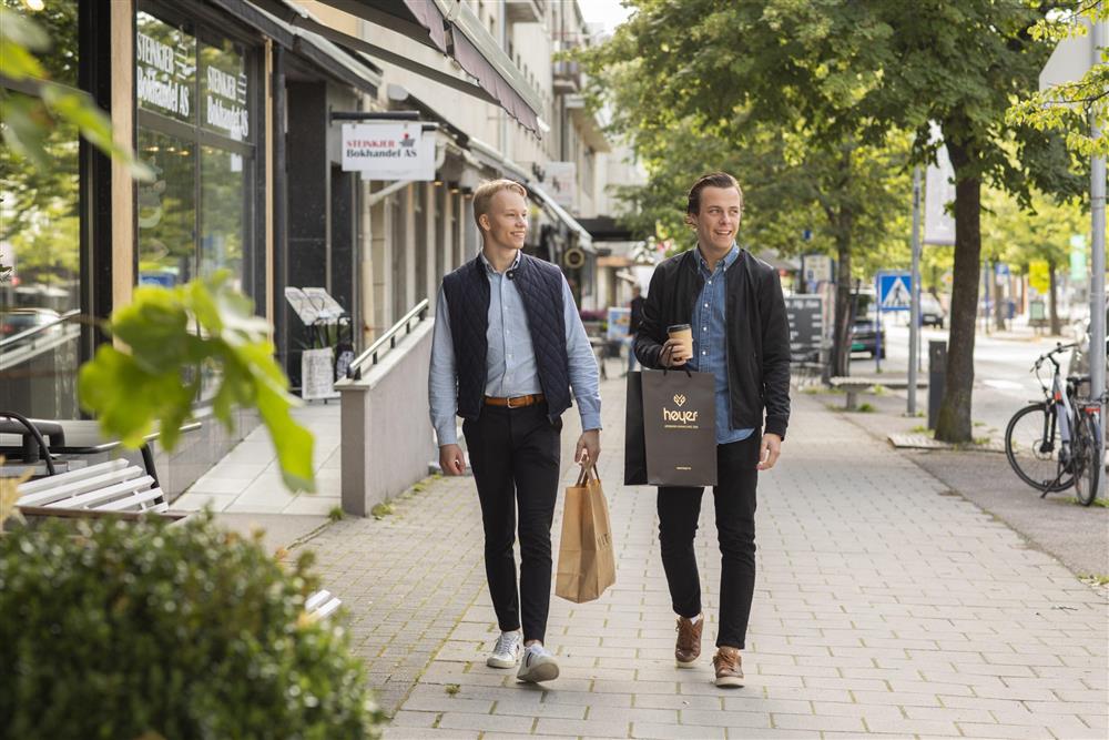 To menn i Kongens gate - Klikk for stort bilde