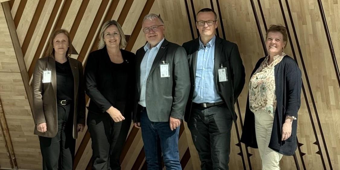 ; Lise Lyngsaunet Værdal, Unn-Elisabeth Tronstad Kristiansen, Gunnar Thorsen, Geir Olav Jensen, Linn Aasnes - Klikk for stort bilde